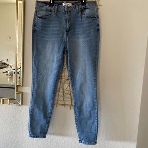 NWT soft stretchy denim jeans
